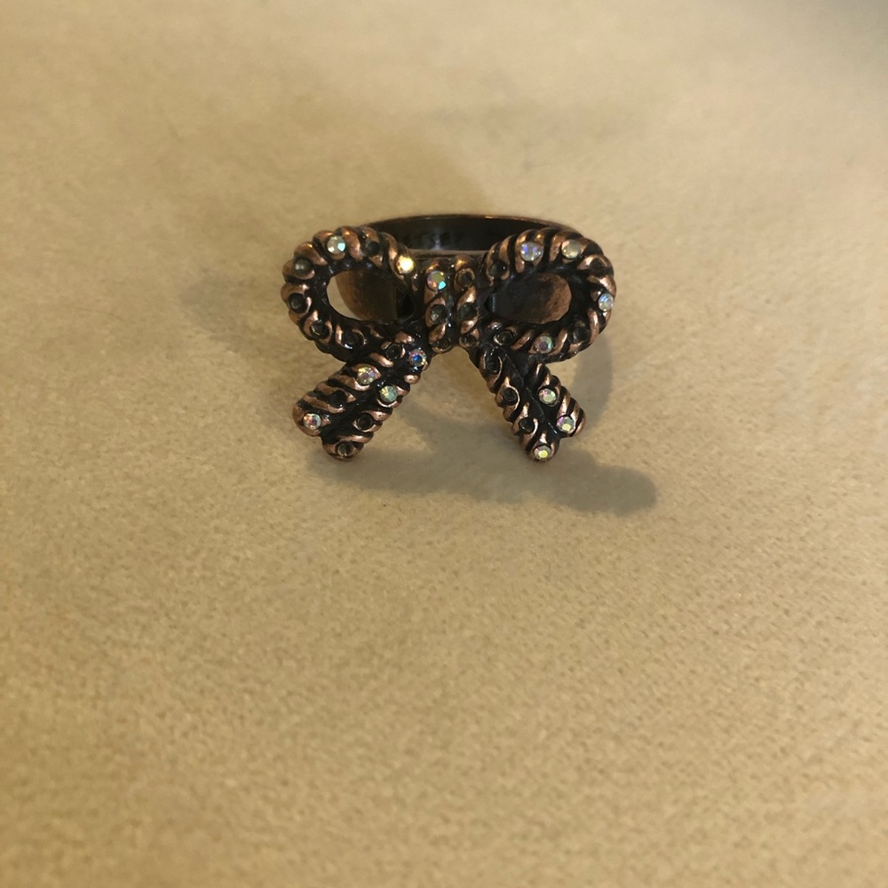Betsy Johnson bow ring size 7